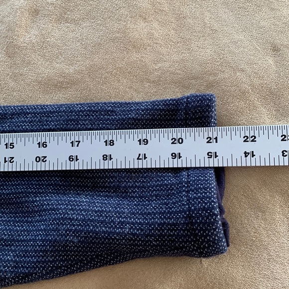 Laain Hoodie  Cropped Pullover Hoodie. Sz: Medium (8). Please note measurements. - Picture 14 of 17